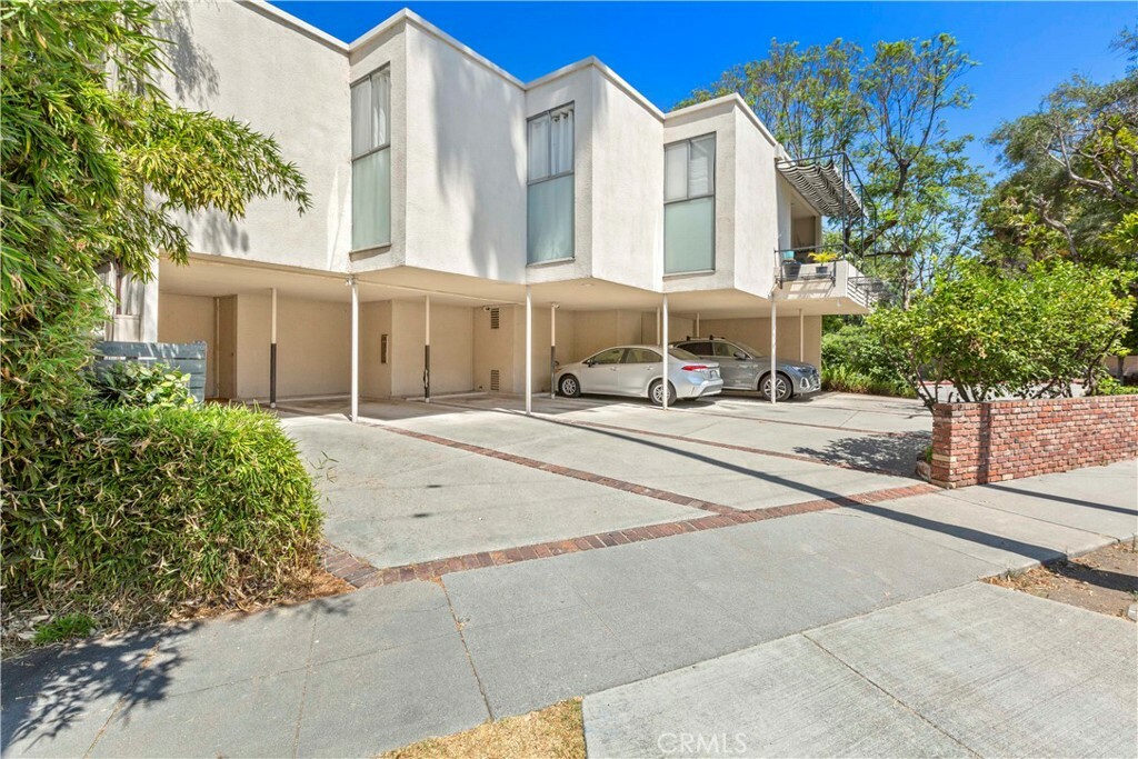 Property Photo: 900 Arroyo Drive 1 CA 91030