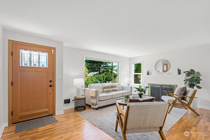 Property Photo: 7333 22nd Avenue NW WA 98117