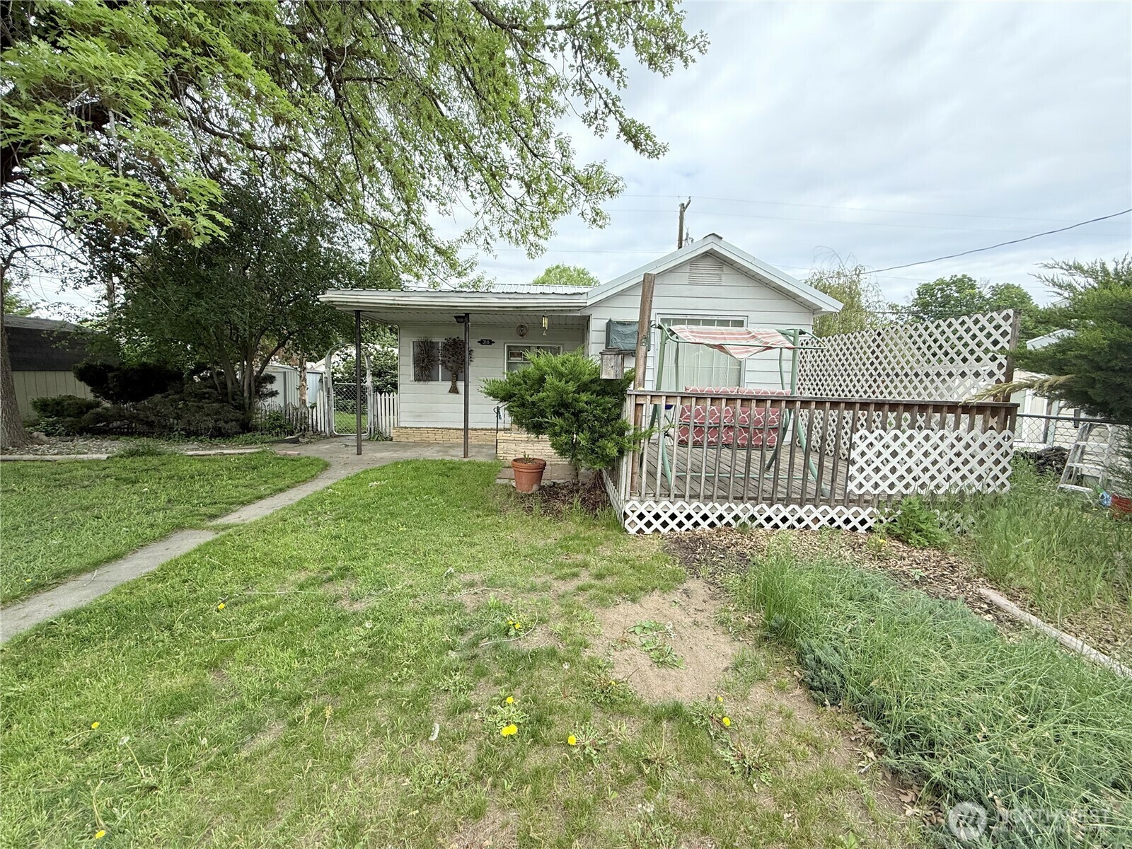Property Photo: 318 Birch St S WA 98841