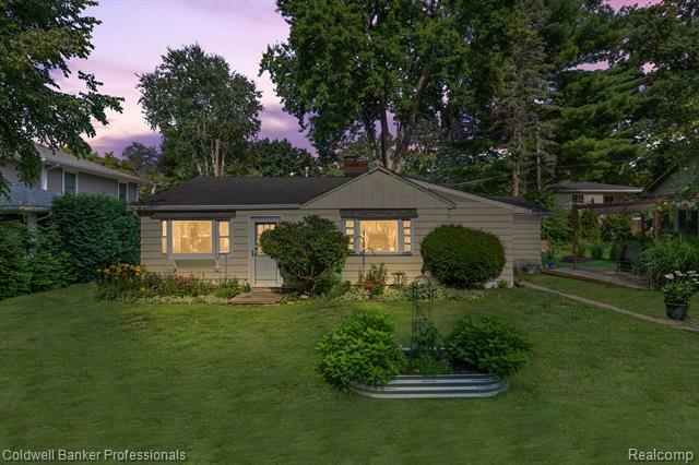 Property Photo:  1183 Blomgren Drive  MI 48446 