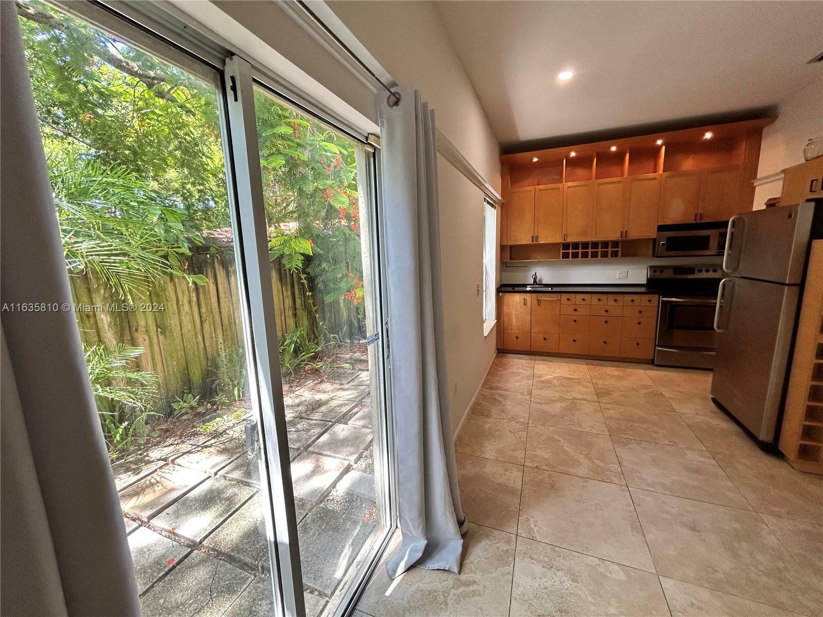 Property Photo:  2850 Coconut Ave 2  FL 33133 