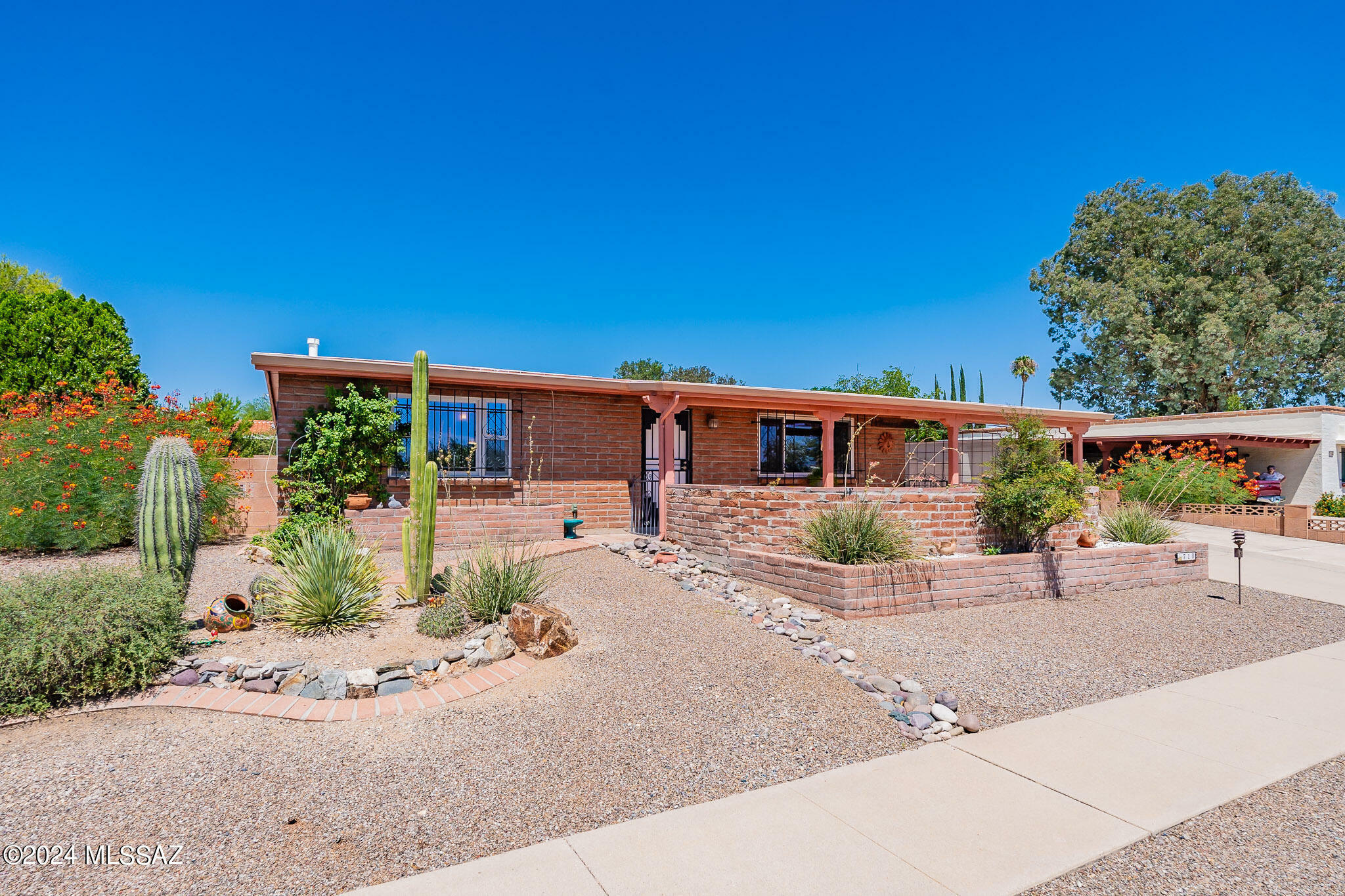 Property Photo:  710 S La Bellota  AZ 85614 