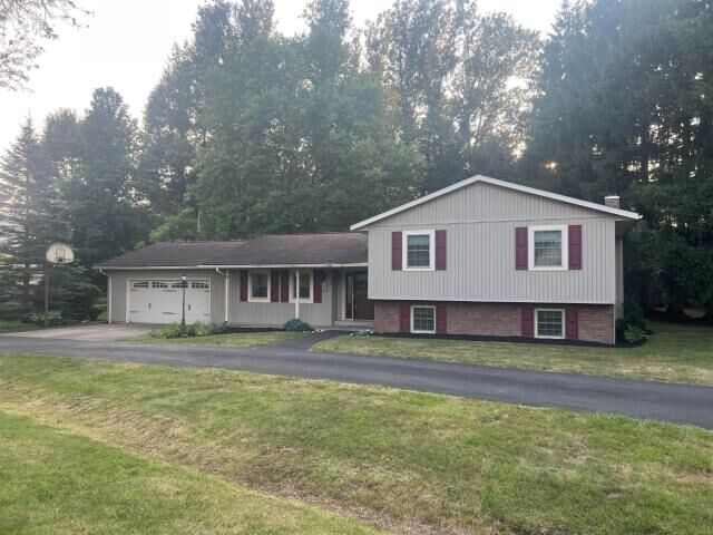 Property Photo: 27 Adams Court PA 16365