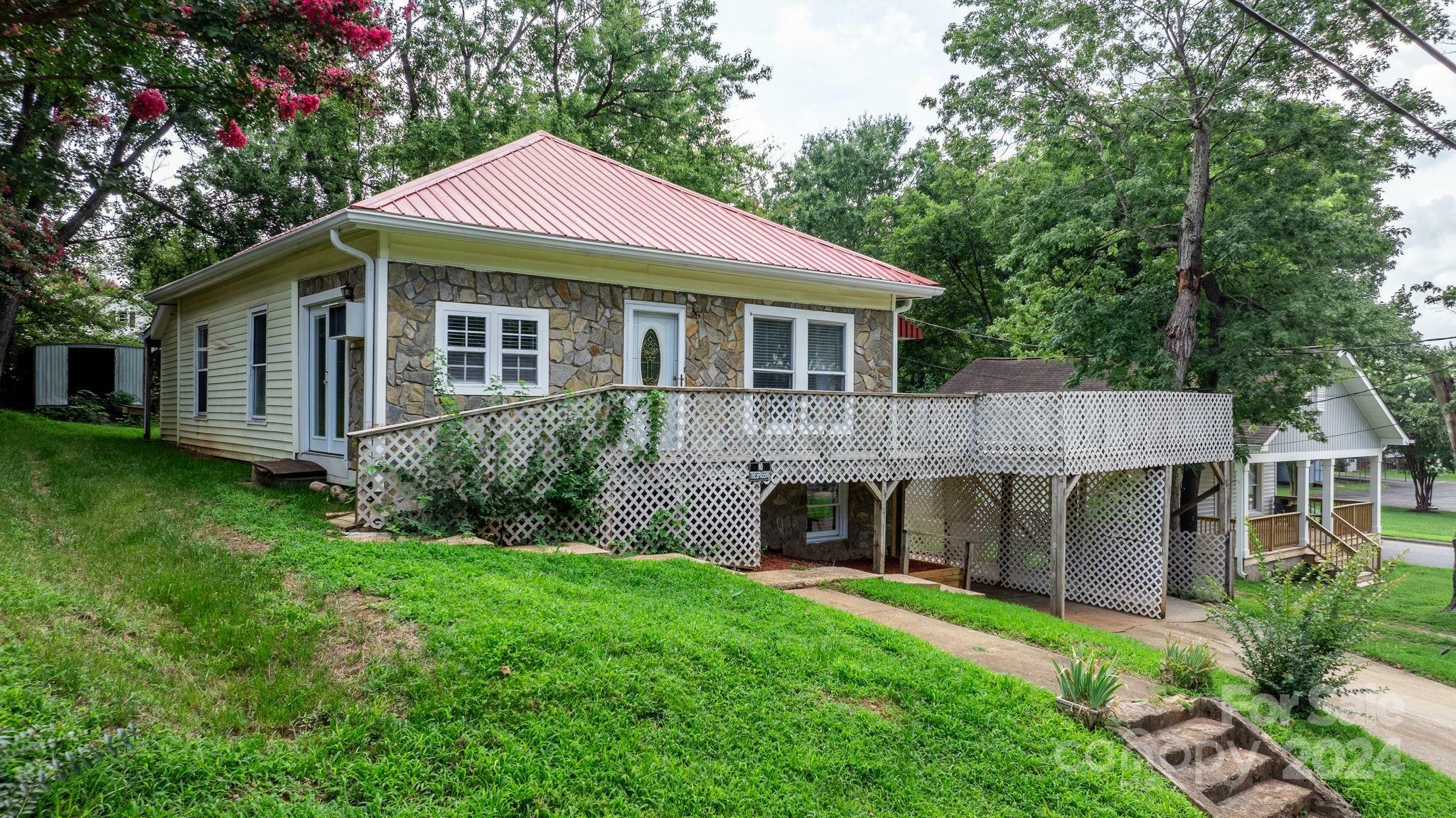 Property Photo:  93 13th Street SE  NC 28602 