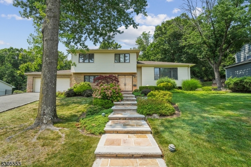 Property Photo:  10 Stone Dr  NJ 07052 