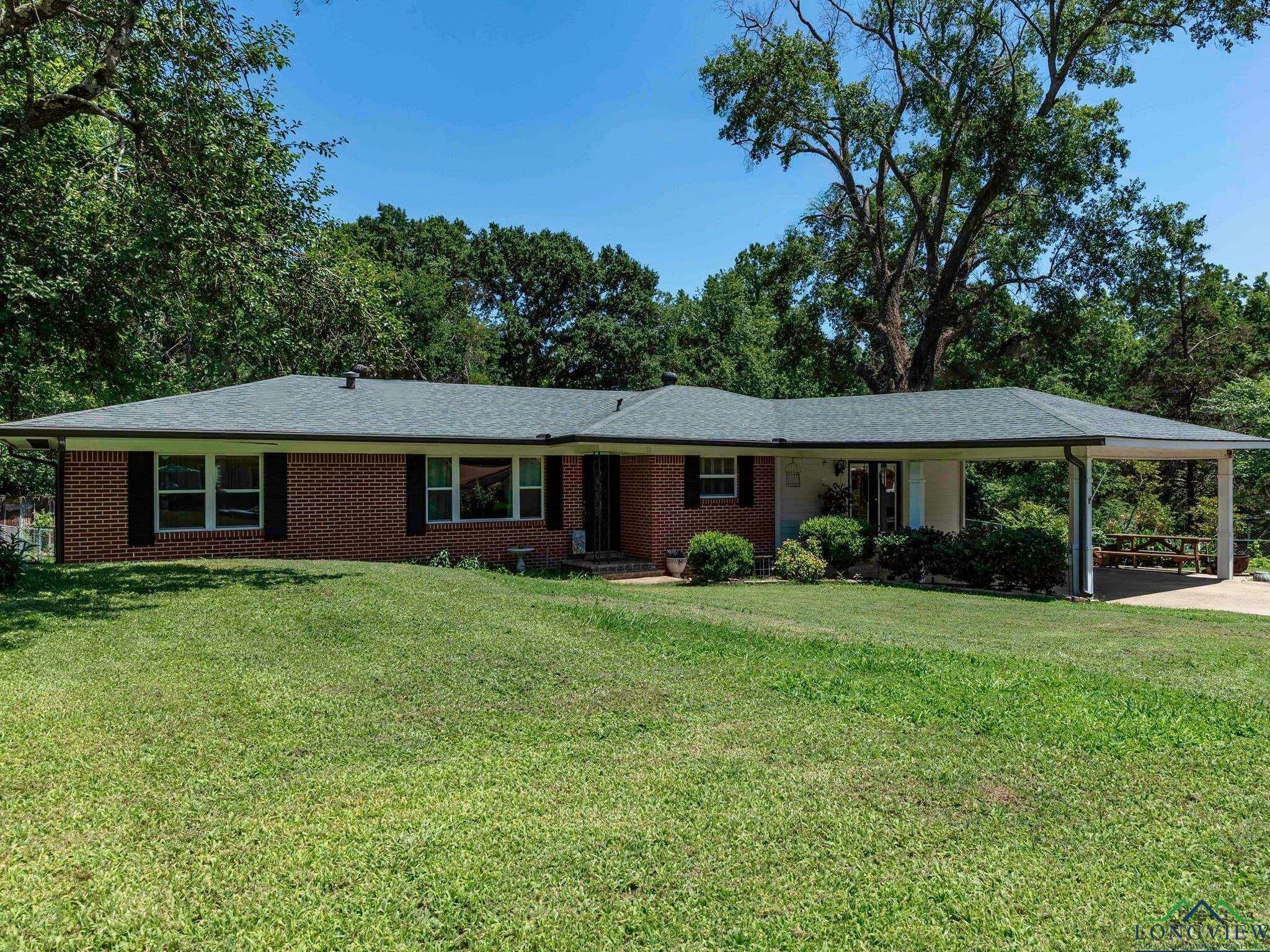 Property Photo:  211 Gladstone St  TX 75935 