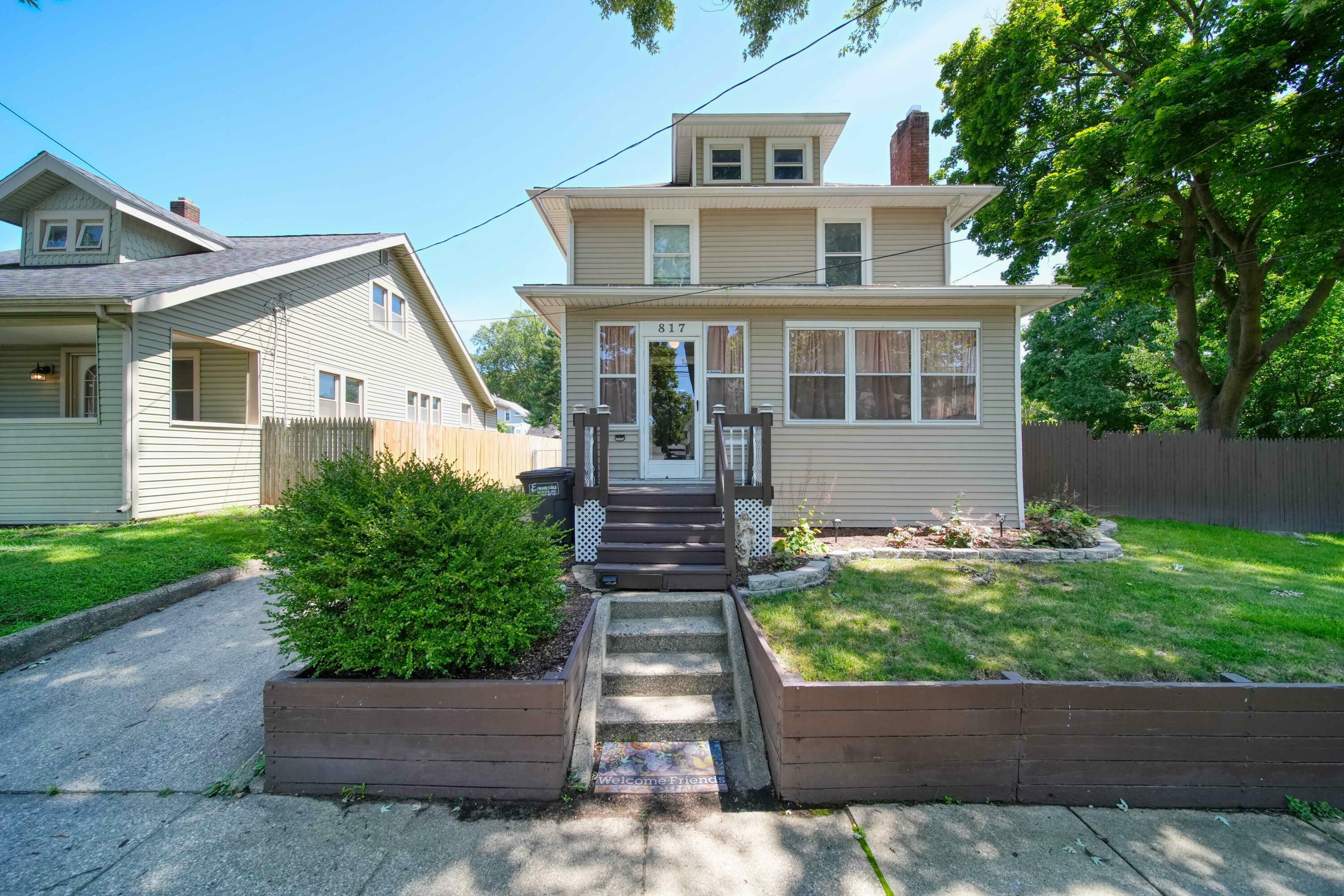 Property Photo:  817 Eaton Street  MI 49202 