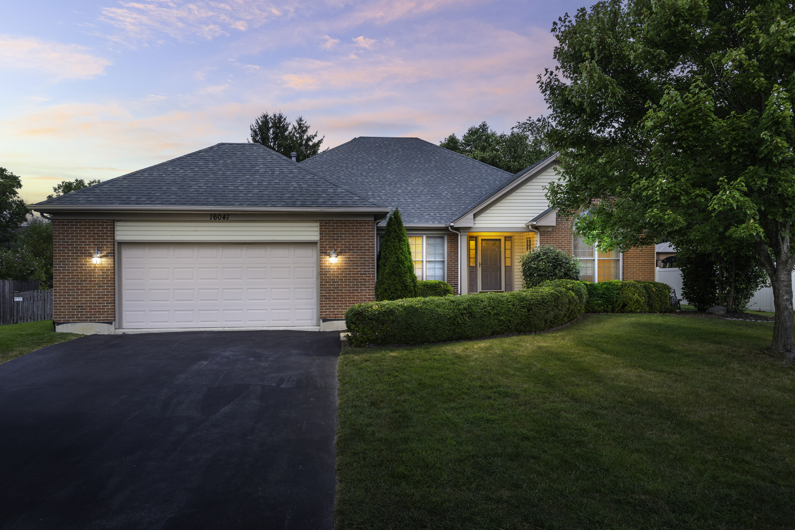 Property Photo:  16041 Fairfield Drive  IL 60586 