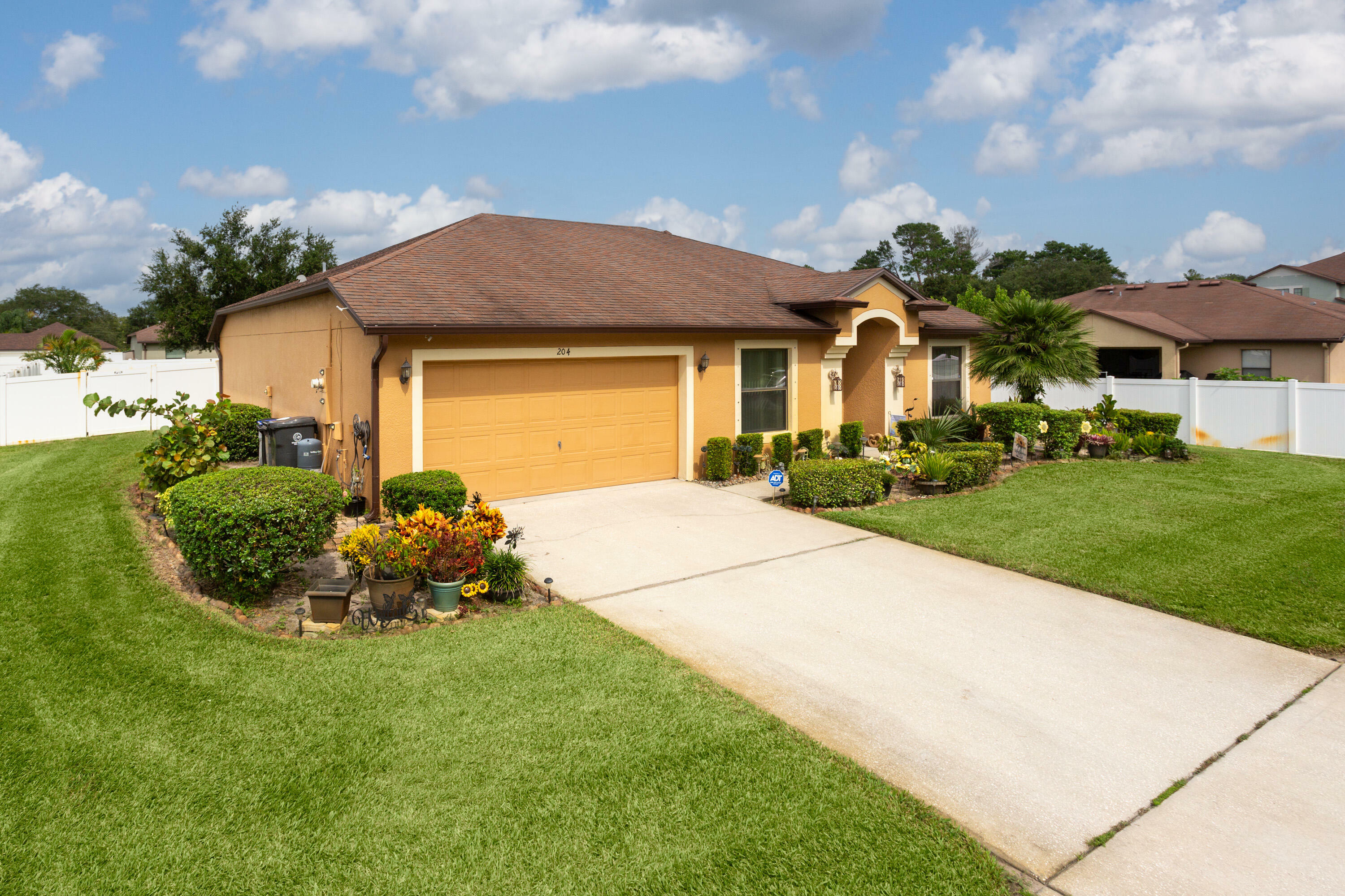 Property Photo:  204 Reading Avenue  FL 32796 