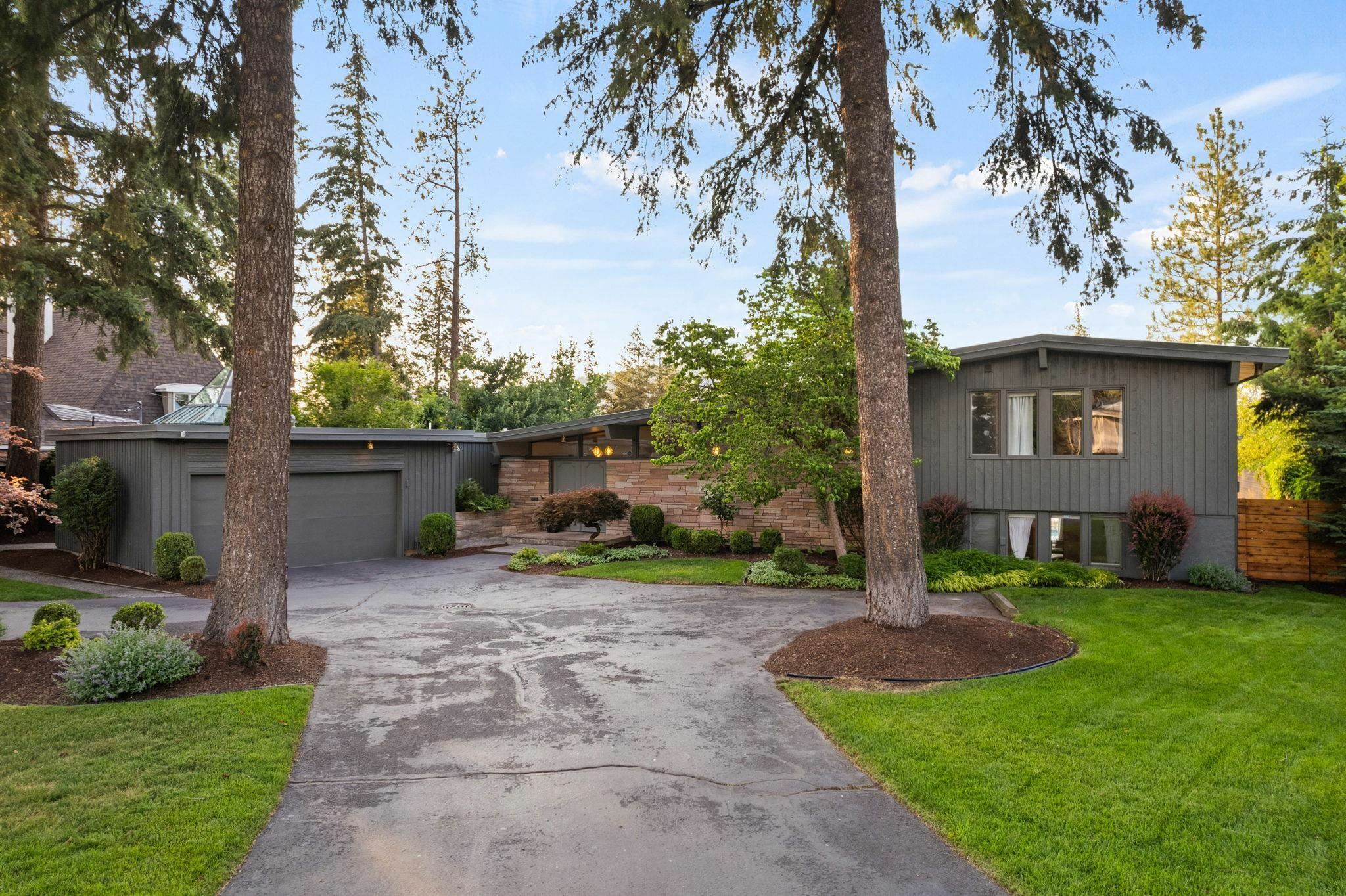 Property Photo:  1522 W Fairway Dr  WA 99218 