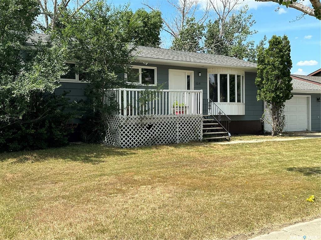 Property Photo:  1015 6th Street  SK S0L 2V0 