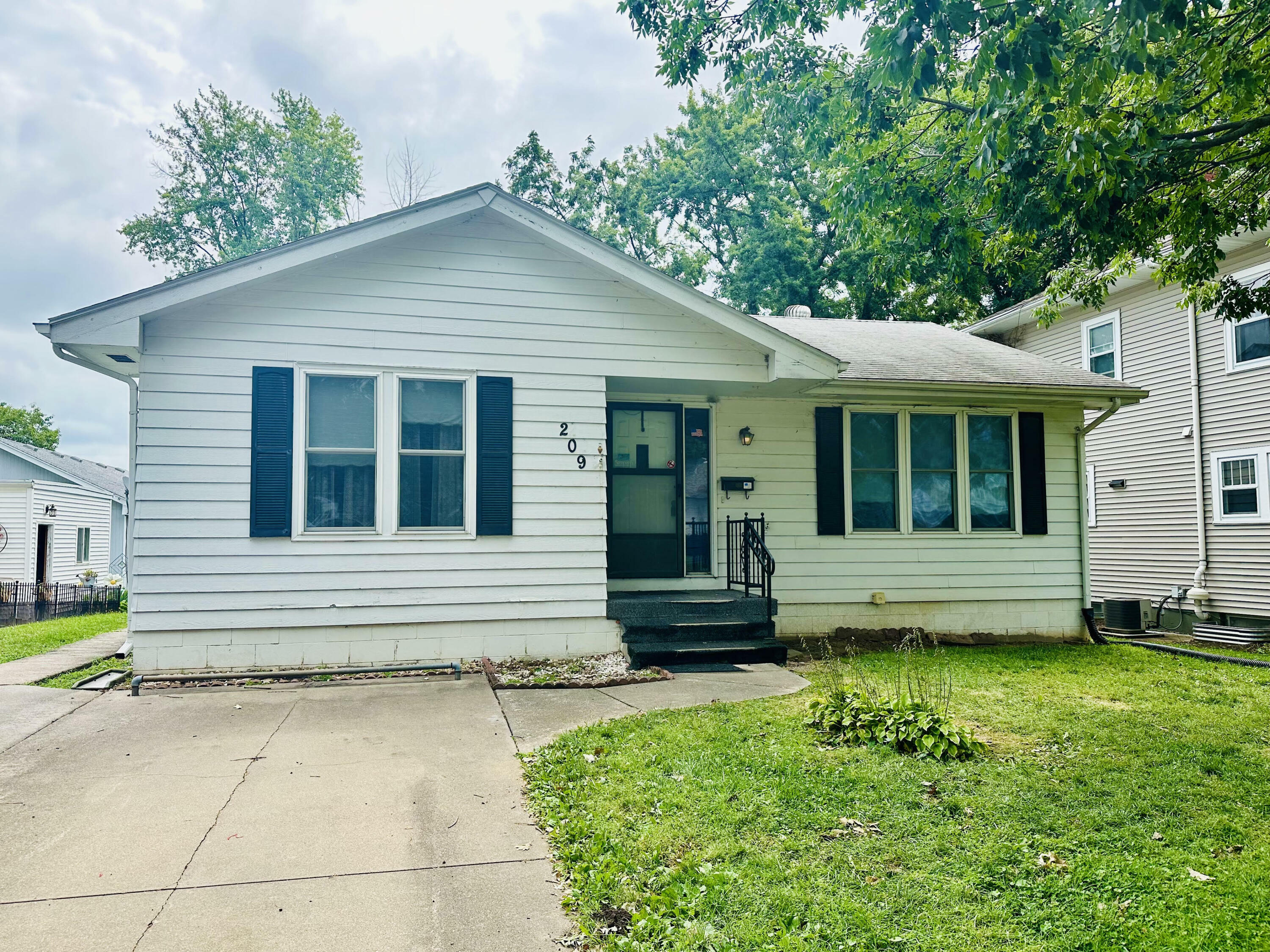 Property Photo:  209 N Chestnut  Street  IA 51534 