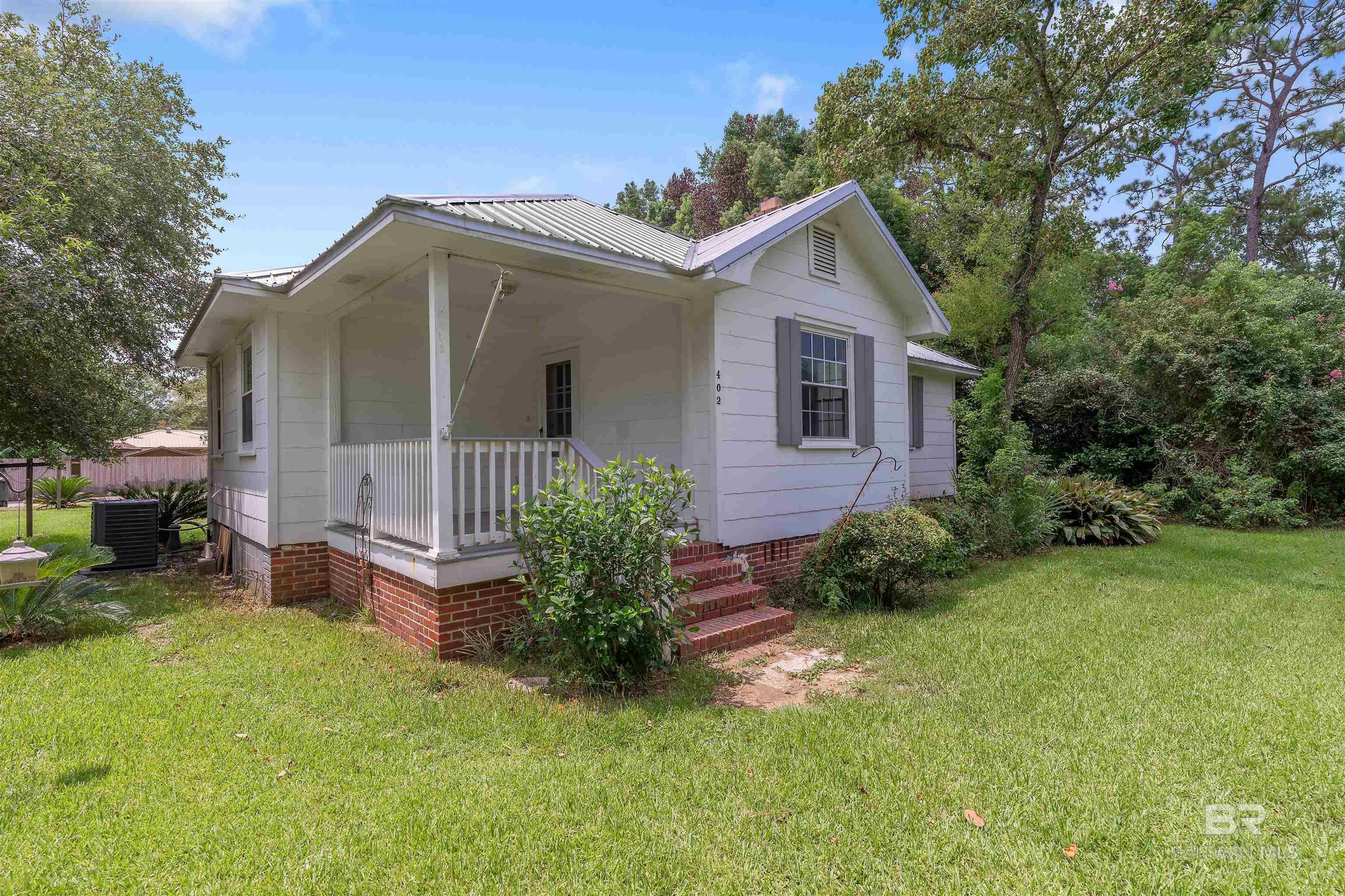 Property Photo:  402 E Orange Avenue  AL 36535 