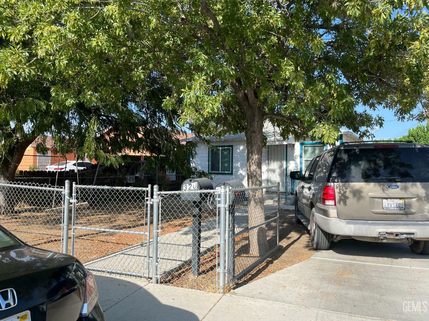 Property Photo:  318 Fremont Street  CA 93215 