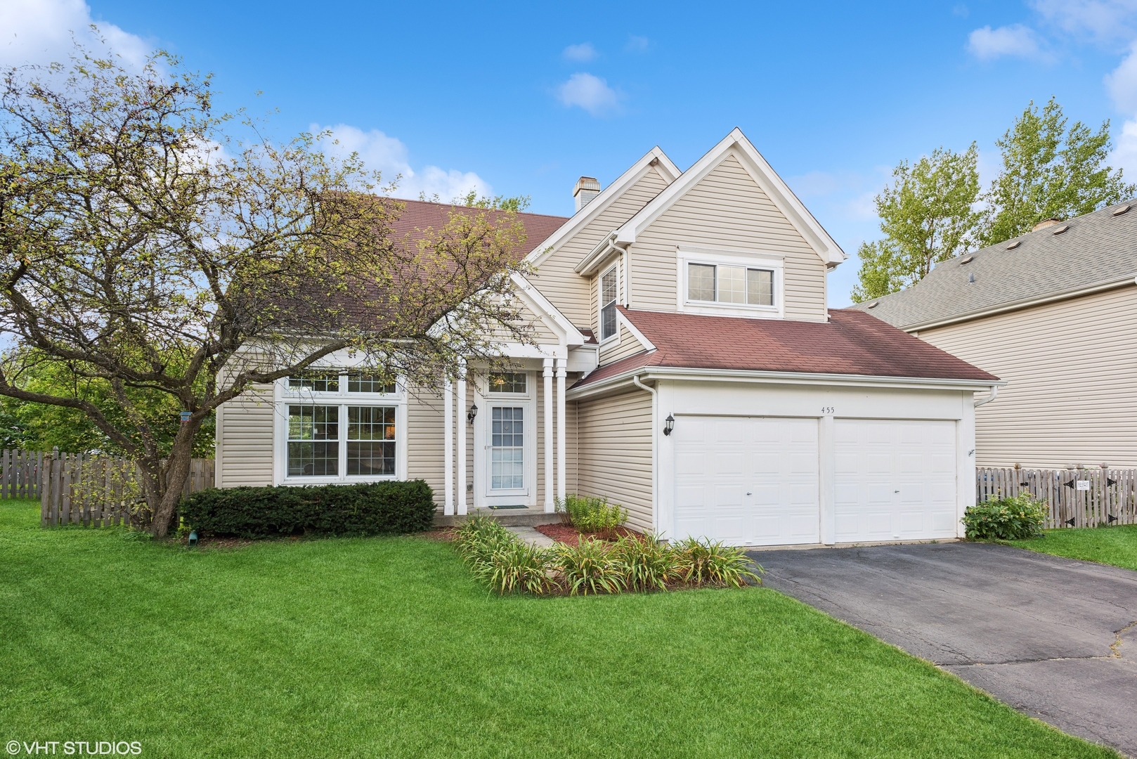 Property Photo:  455 Harvard Lane  IL 60103 