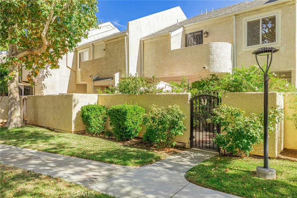 Property Photo:  1844 E Avenue J2 4  CA 93535 