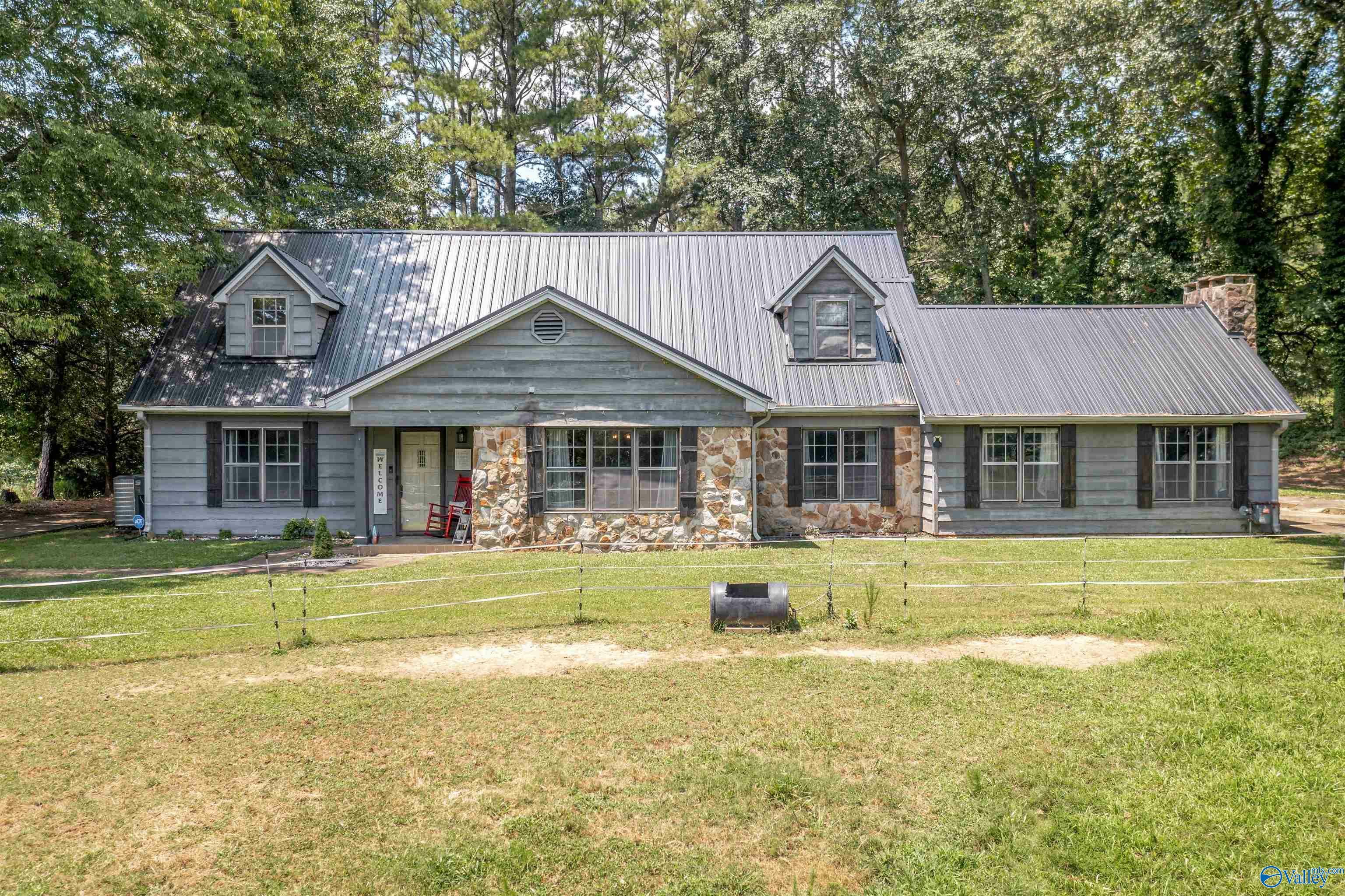 Property Photo:  13986 Tabor Road  AL 35961 