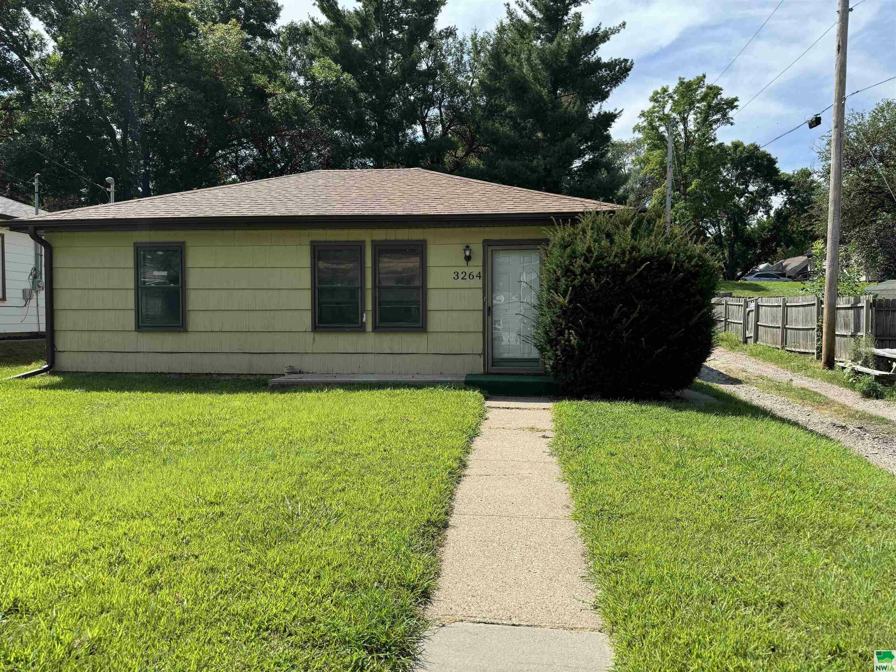 Property Photo:  3264 Glenn Ave  IA 51106 