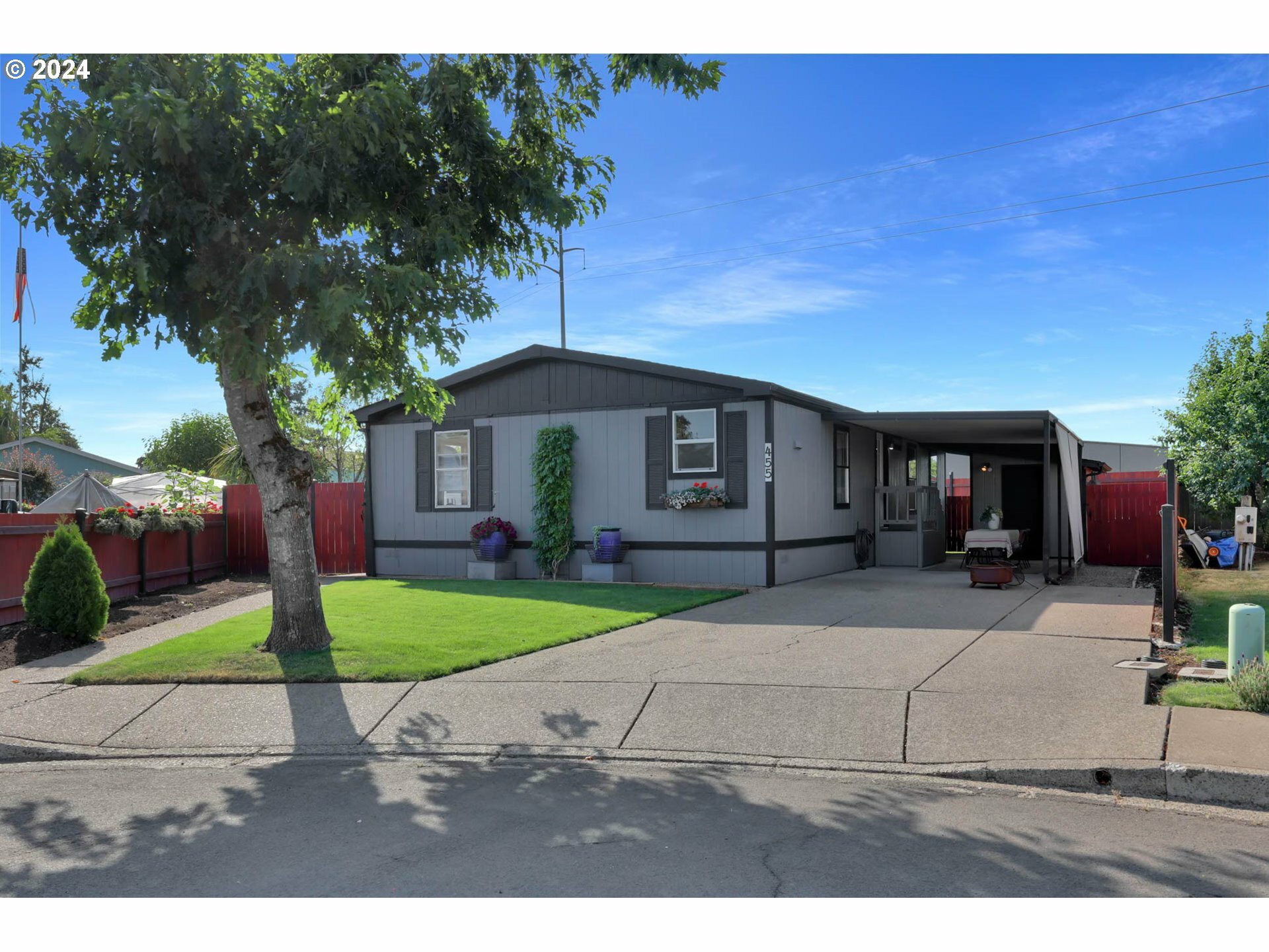 Property Photo: 455 Scotts Glen Dr OR 97477