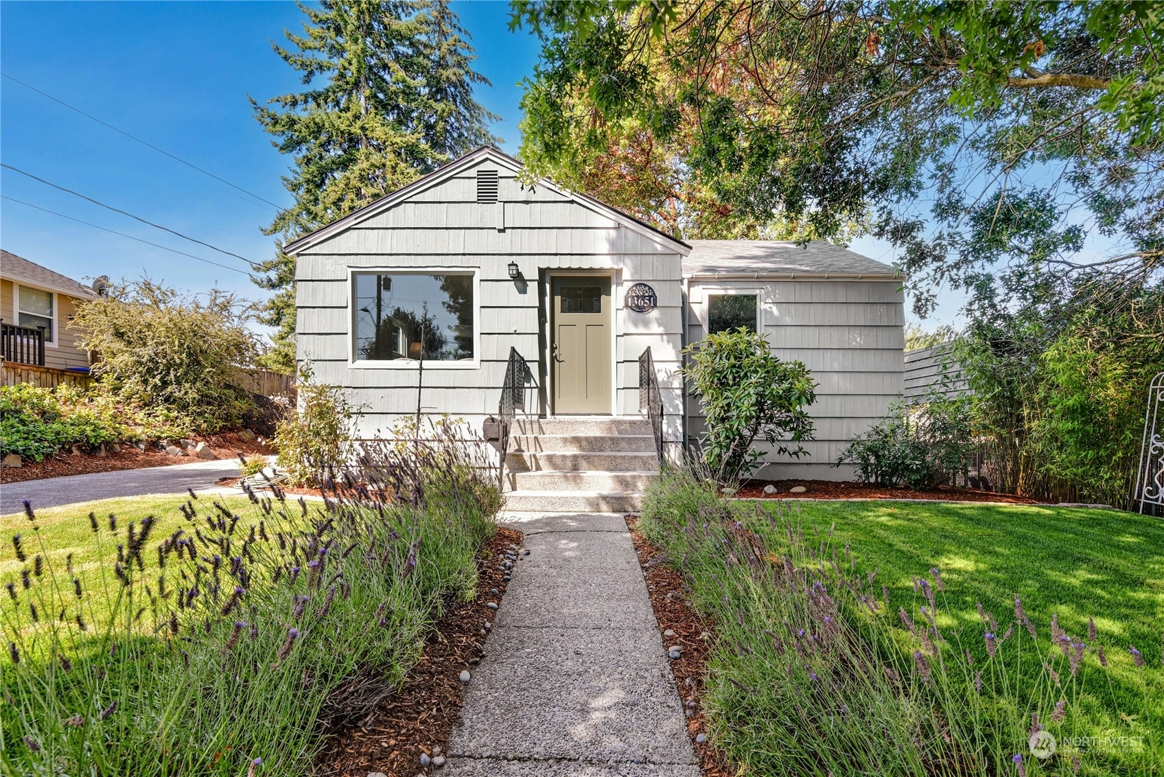 Property Photo:  13651 1st Avenue SW  WA 98166 