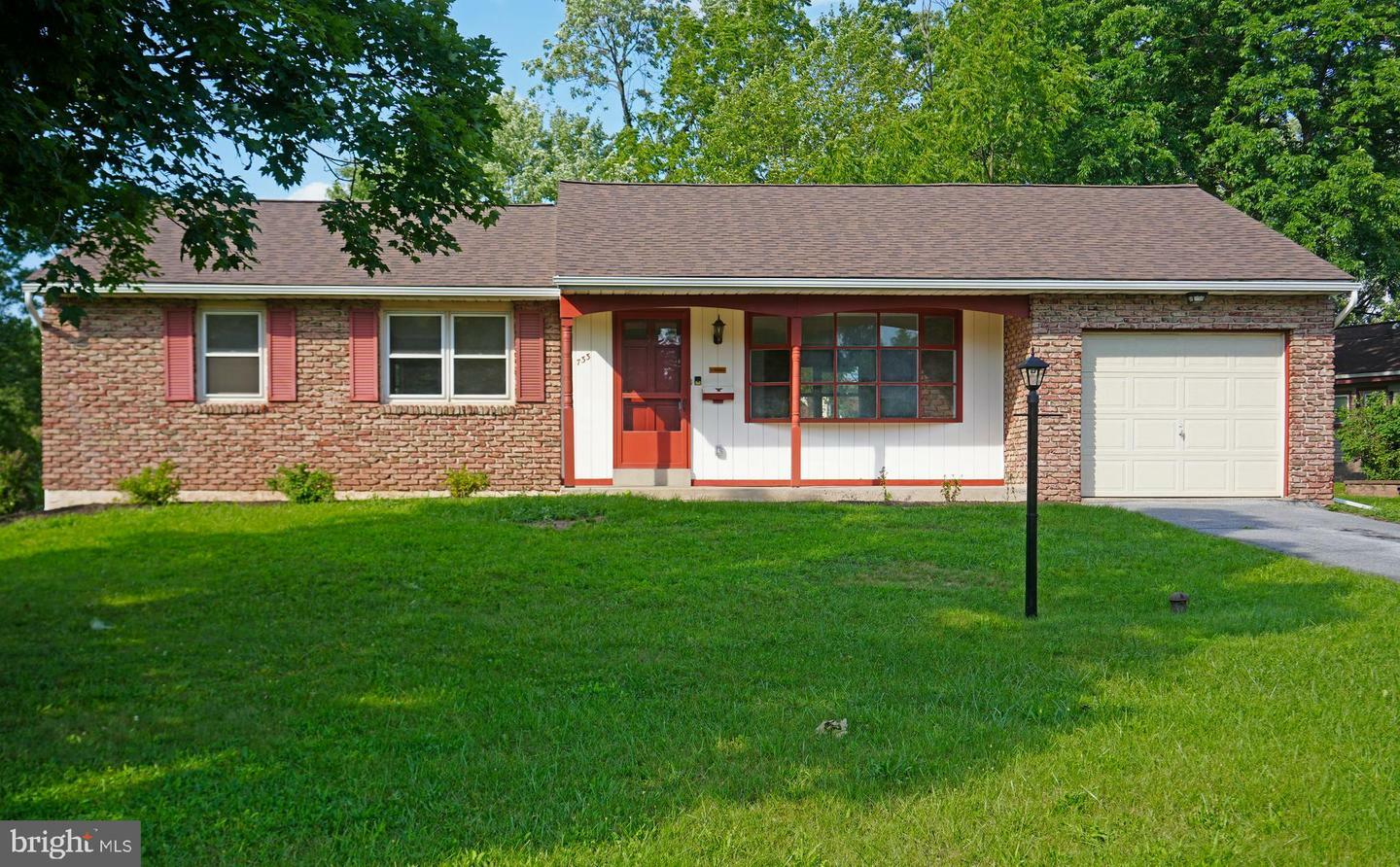 Property Photo:  733 Fernwood Drive  PA 19518 