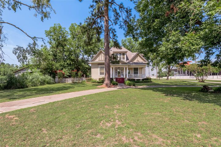 Property Photo: 378 W 4th Street TX 75845