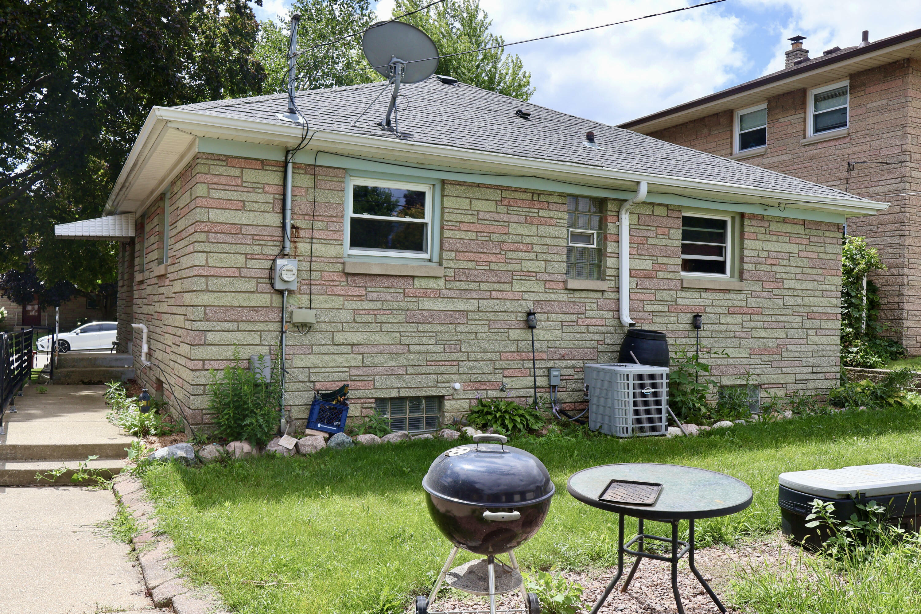 Property Photo:  1720 Monroe Ave  WI 53172 