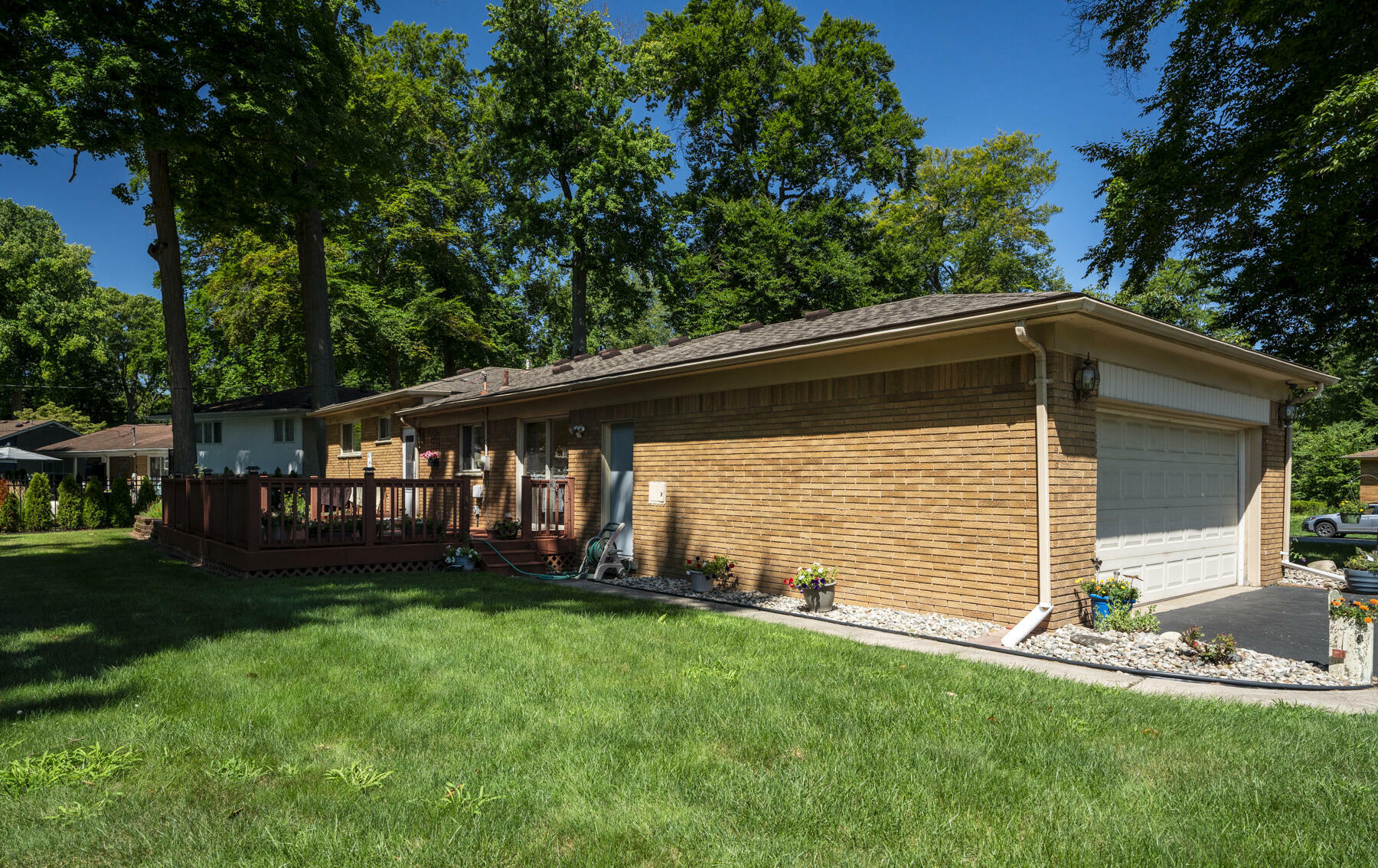 Property Photo:  16184 Southhampton  MI 48154 