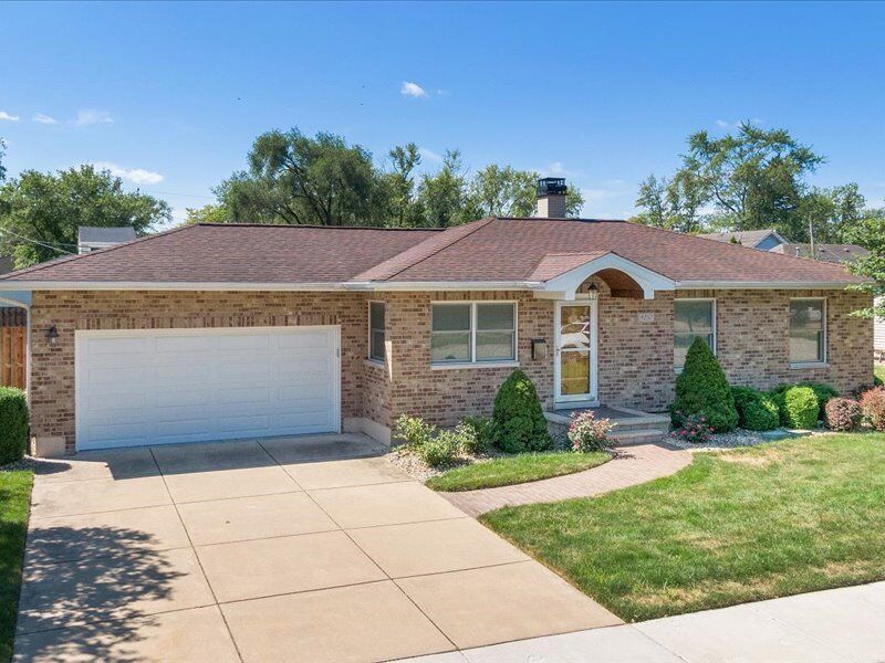 Property Photo:  9257 Oak Street  IL 60462 