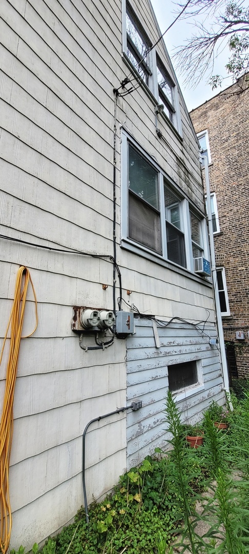 Property Photo:  1463 W Farragut Avenue  IL 60640 