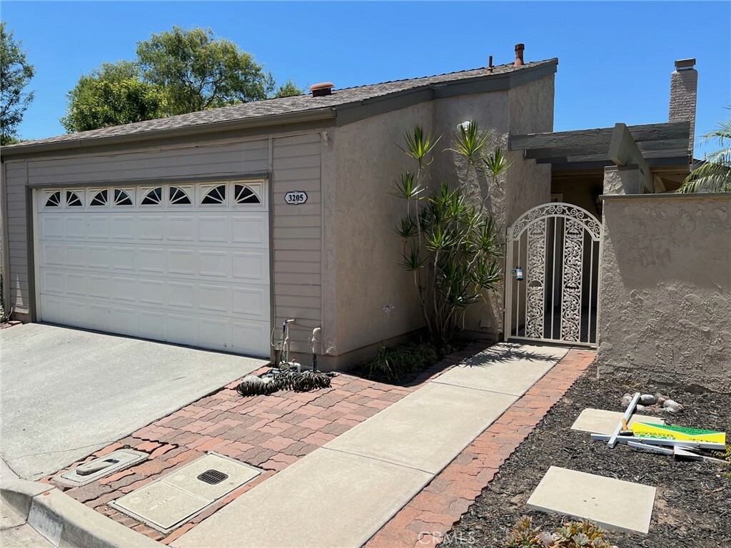 Property Photo:  3205 Kingswood Court  CA 92835 