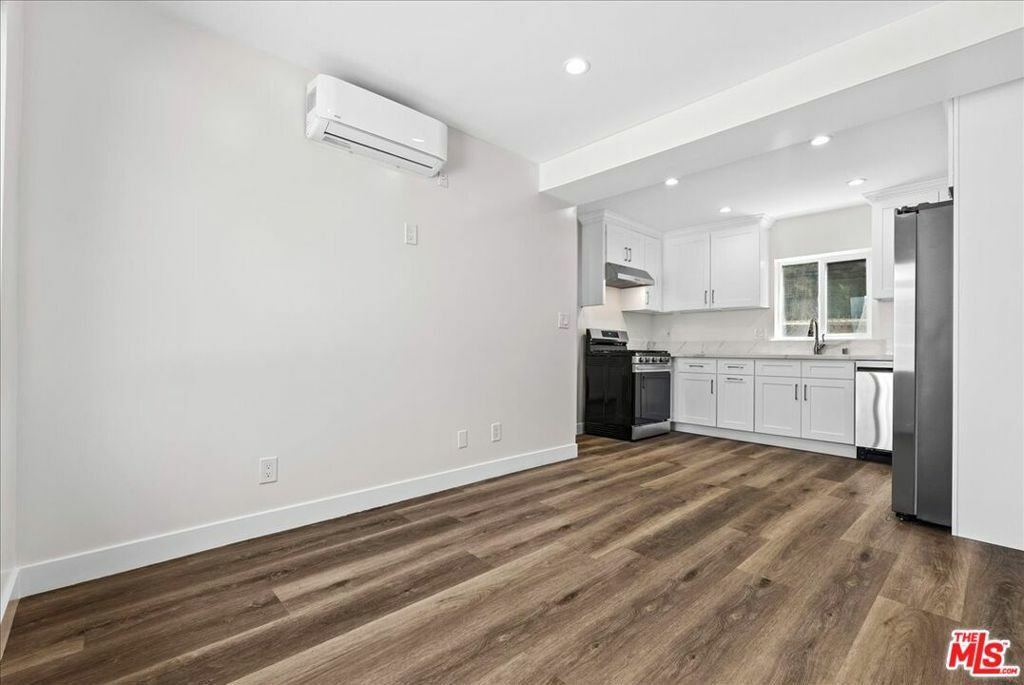 Property Photo:  1165 Stanford Street F  CA 90403 