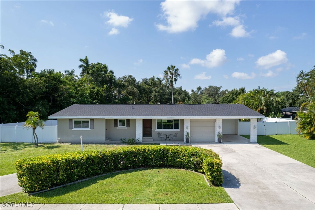 Property Photo:  1380 Sunbury Drive  FL 33901 