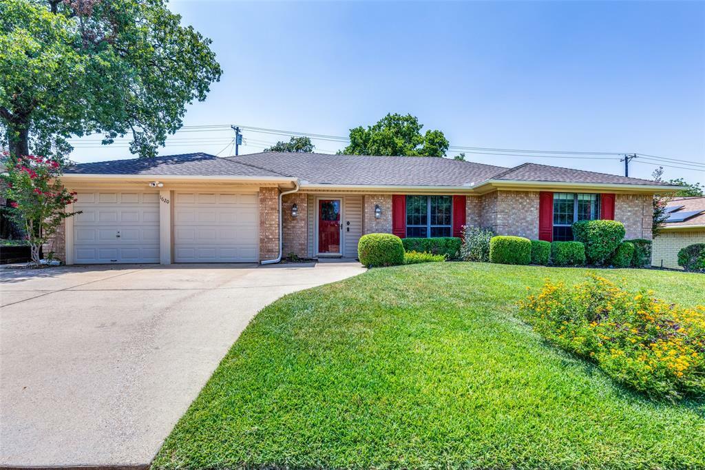 Property Photo:  1620 Post Oak Drive  TX 76021 