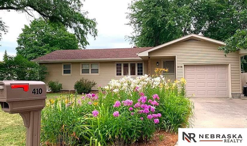 Property Photo:  410 Eastridge Road  NE 68333 