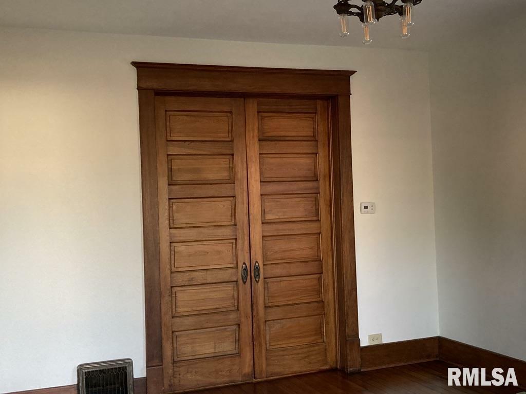 Property Photo:  618 E Locust Street  IL 61520 