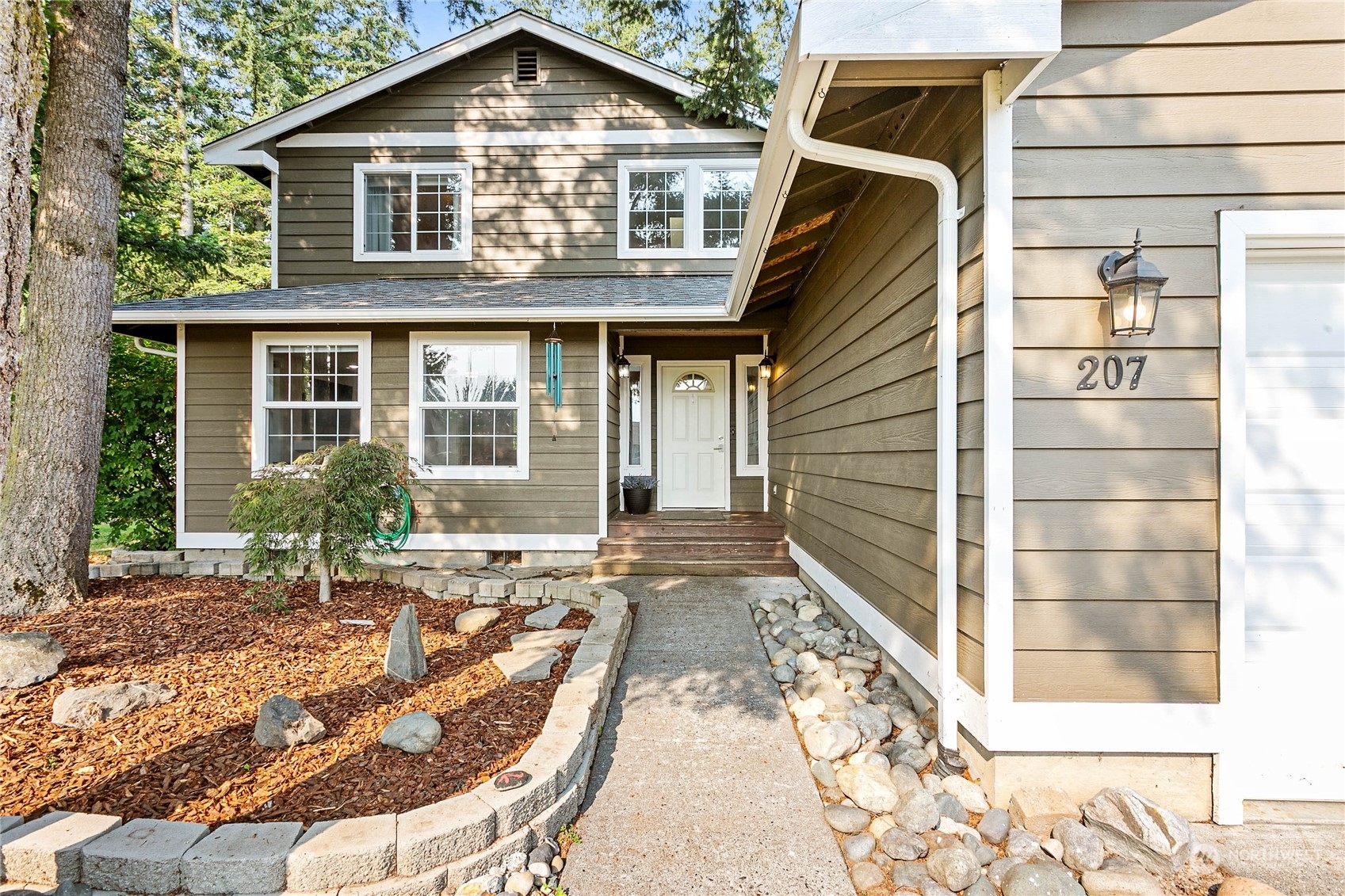 Property Photo:  207 Oakdale Drive  WA 98247 