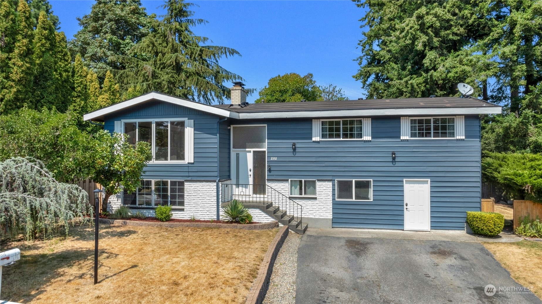 Property Photo:  2332 N 187th Street  WA 98133 