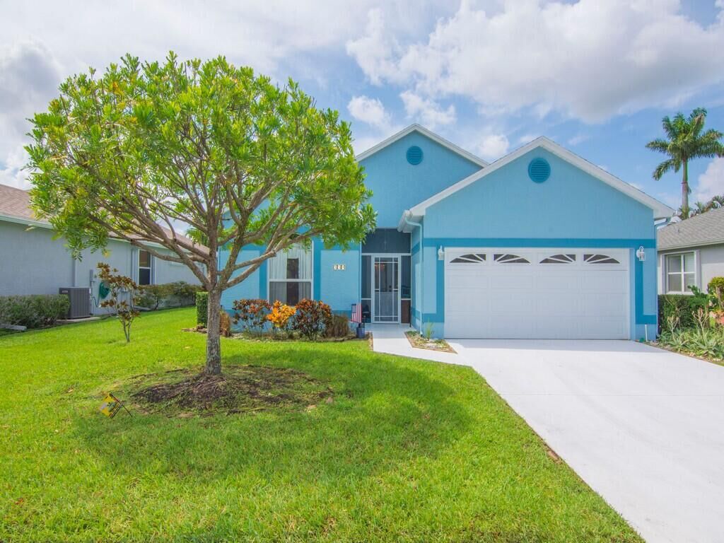 Property Photo: 559 NW Cortina Lane FL 34986