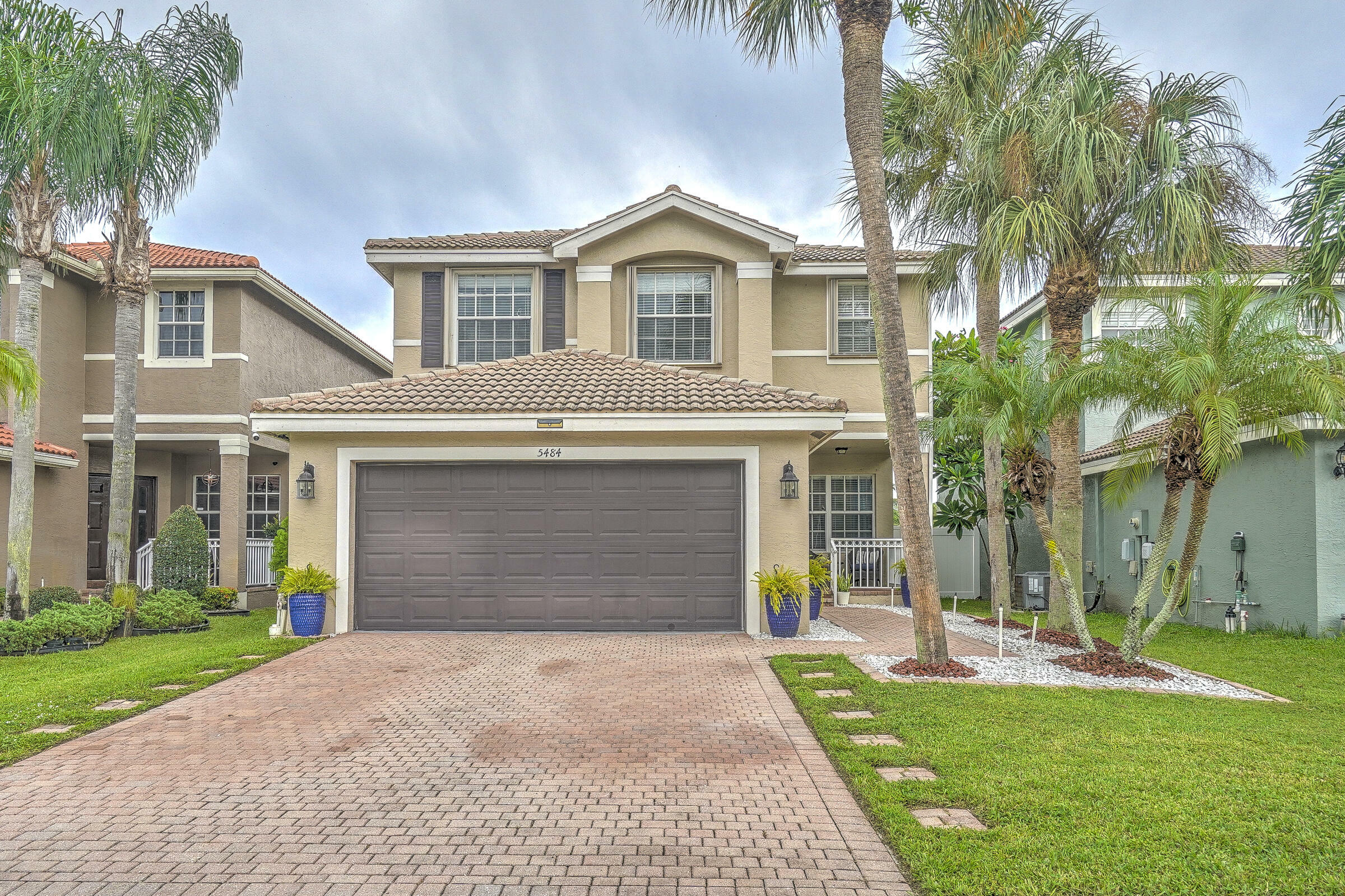 Property Photo:  5484 Queenship Court  FL 33463 