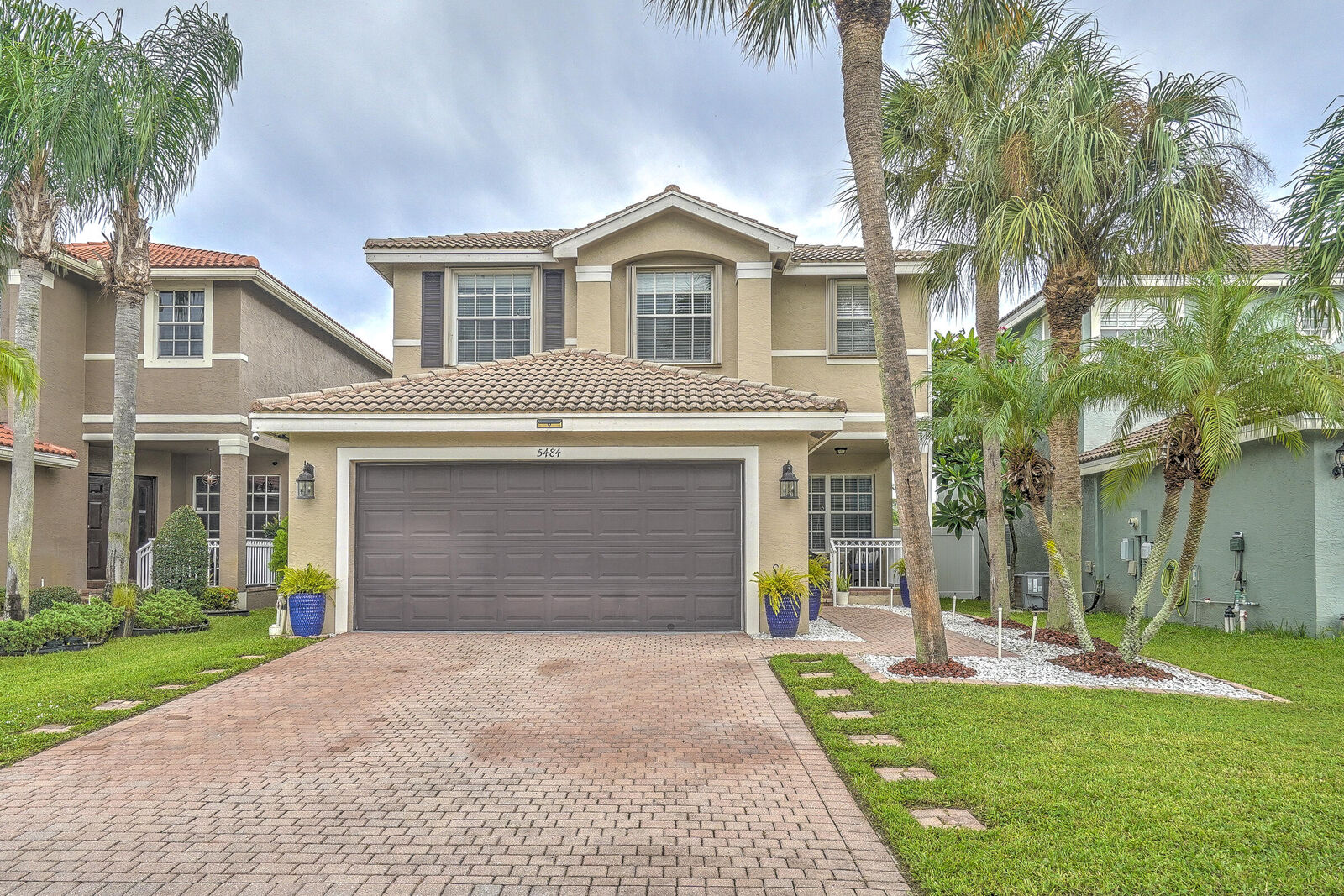 Property Photo:  5484 Queenship Court  FL 33463 