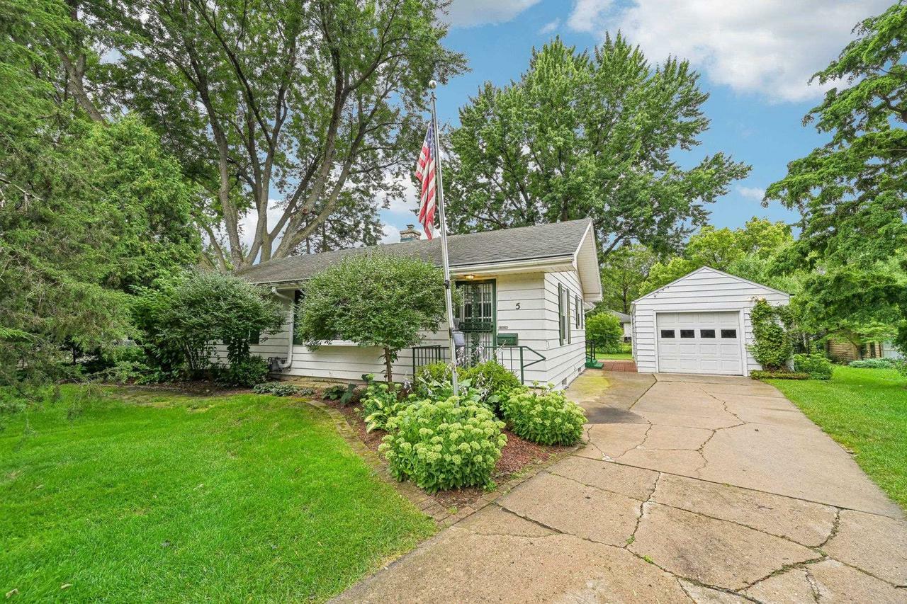 Property Photo:  5 Fremont Circle  WI 53704 