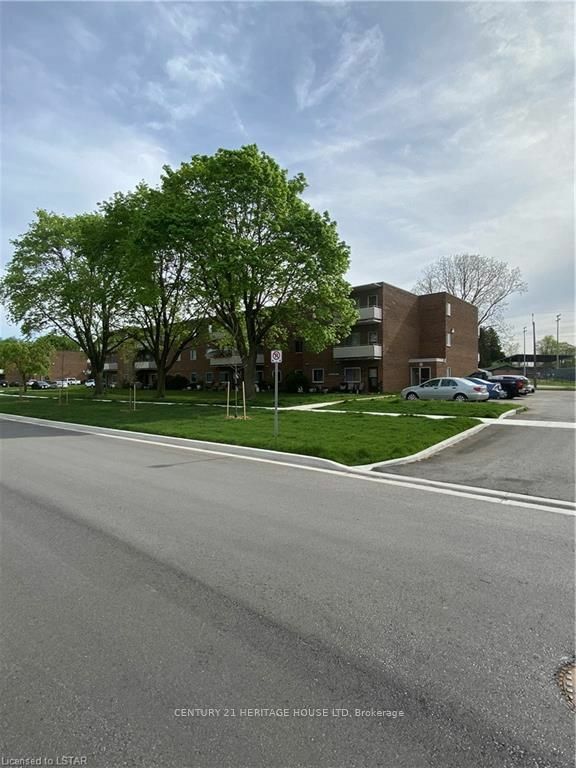 Photo de la propriété:  41 Parkside Dr 303  ON N5R 3V1 