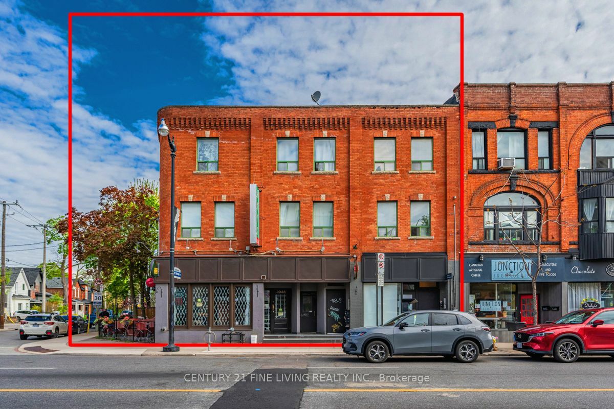 Photo de la propriété:  3048 Dundas St W  ON M6P 1Z3 