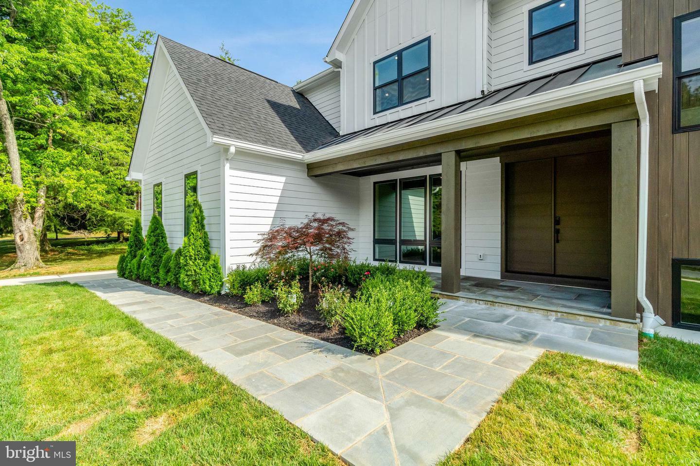 Property Photo:  508 Niblick Drive SE  VA 22180 