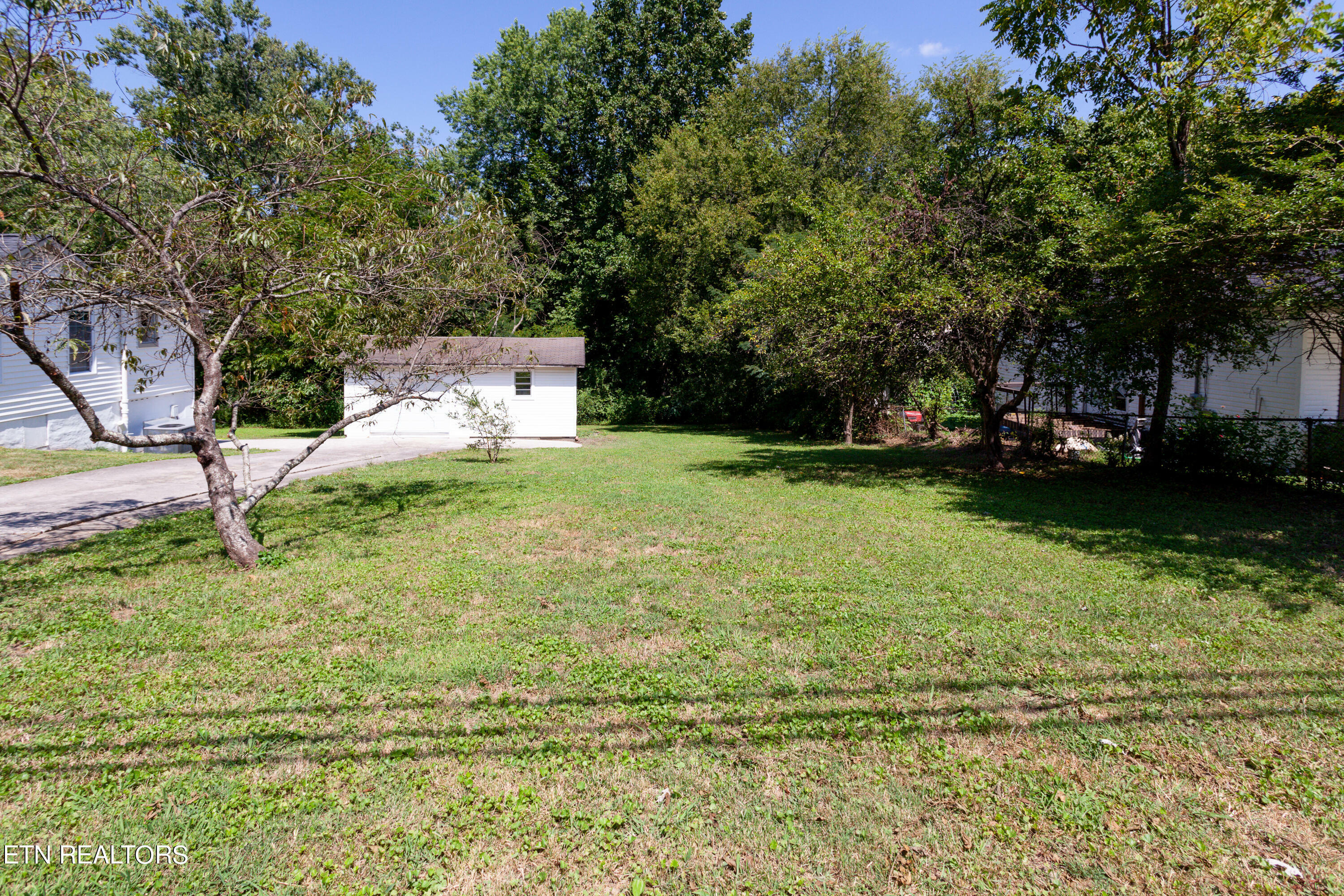 Property Photo:  2115 Aster Rd  TN 37918 