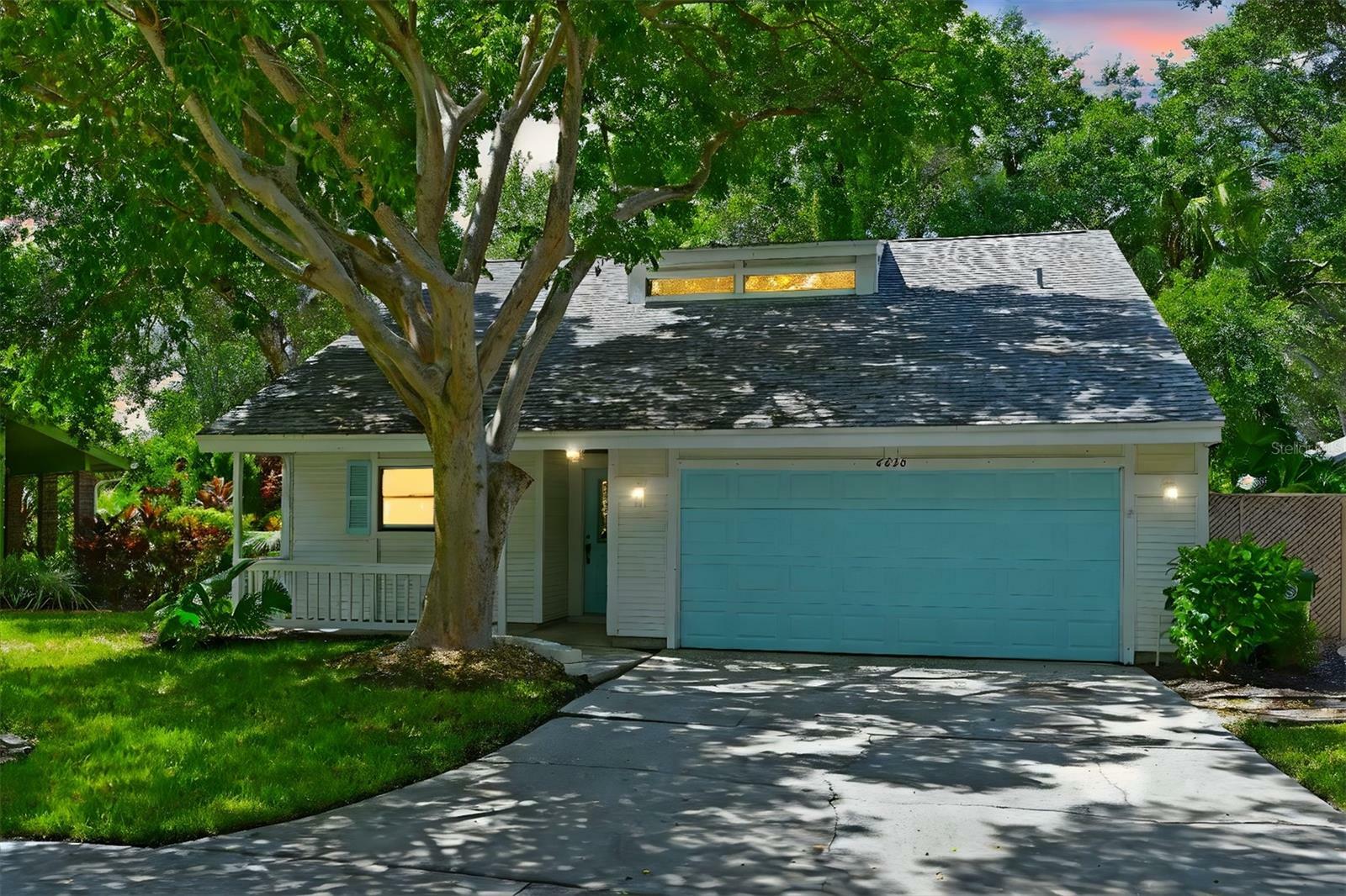 Property Photo:  6820 Arbor Oaks Drive  FL 34209 