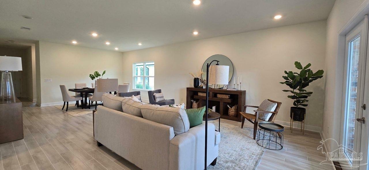 Property Photo: 5023 Vanerka Dr FL 32563