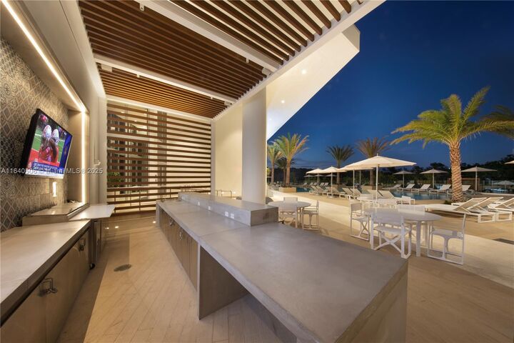 Property Photo: 16385 Biscayne Blvd Ph7 FL 33160