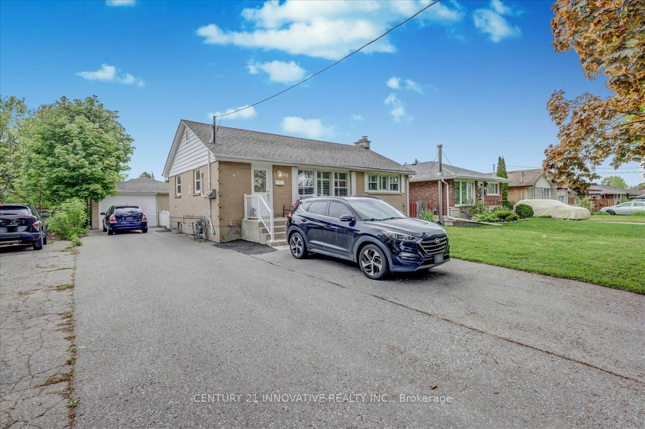 Photo de la propriété:  449 Fernhill Blvd  ON L1J 5J6 